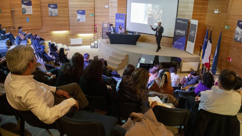 Profesor Contreras expuso en Universidad de Magallanes