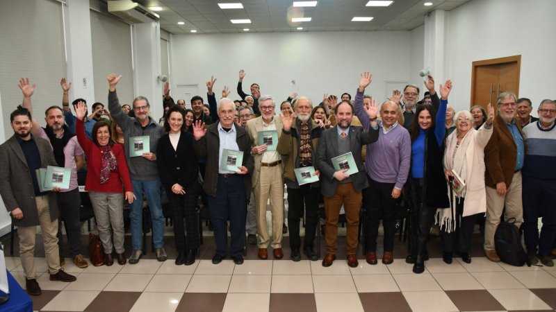 CONAF y ex profesional de la entidad lanzan libro en la FINARQ