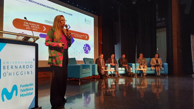 Directora de Vinculación con el Medio presenta iniciativa A+S en Jornada de Buenas Prácticas