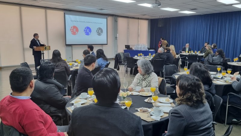 Fegoc entregó becas al mérito a doce estudiantes destacados de las carreras de Economía