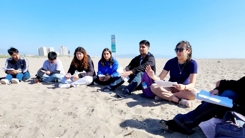 Estudiantes visitan el Humedal Río Elqui en el marco del curso de sostenibilidad