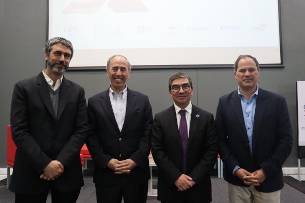 Consejero de SOFOFA, Matías Concha; Presidente de la CPC, Ricardo Mewes, Vicerrector Regional Jaime E. Alonso y Presidente de CIDERE, Francisco Puga,