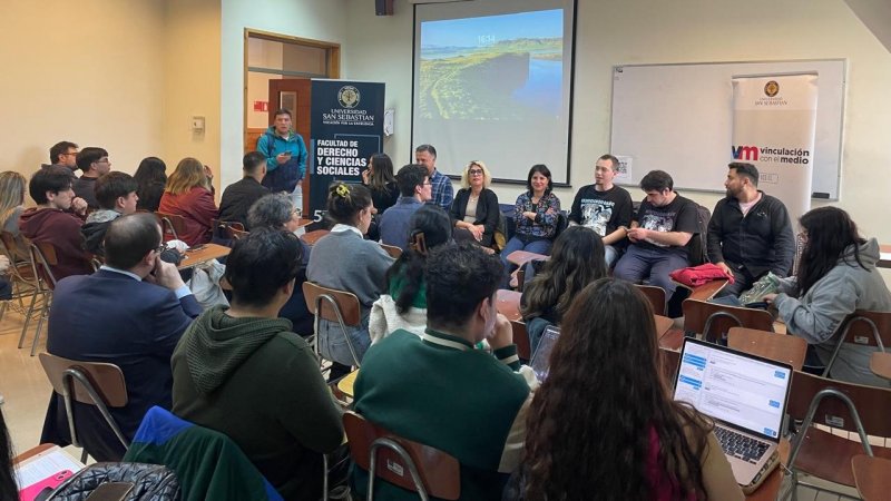 Profesor Silvio Cuneo participa en diversas actividades en Valdivia