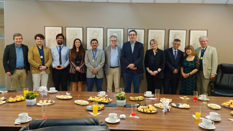 FACDEH realizó desayuno con estudiantes del equipo de debates jurídicos