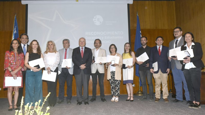 U. Central premió el compromiso y la excelencia de profesores y estudiantes en su 42.° aniversario