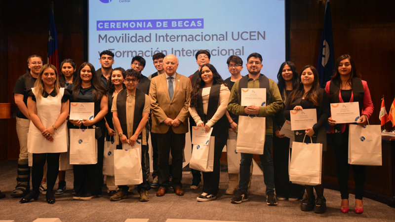 DRI UCEN fortalece la educación global con entrega de becas internacionales