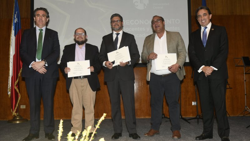 FACDEH Destacó en la Ceremonia de Reconocimientos del 42.° Aniversario de la Universidad Central