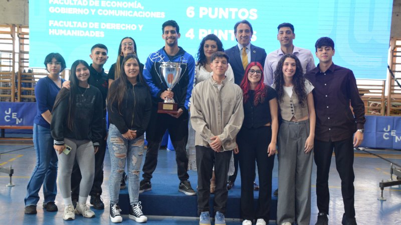 Facultad de Ingeniería y Arquitectura vuelve a ser campeona de los Juegos Deportivos UCEN después de dos años