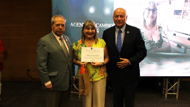 U. Central reconoció a docentes y estudiantes por su rol como agentes de cambio en la transformación digital educativa