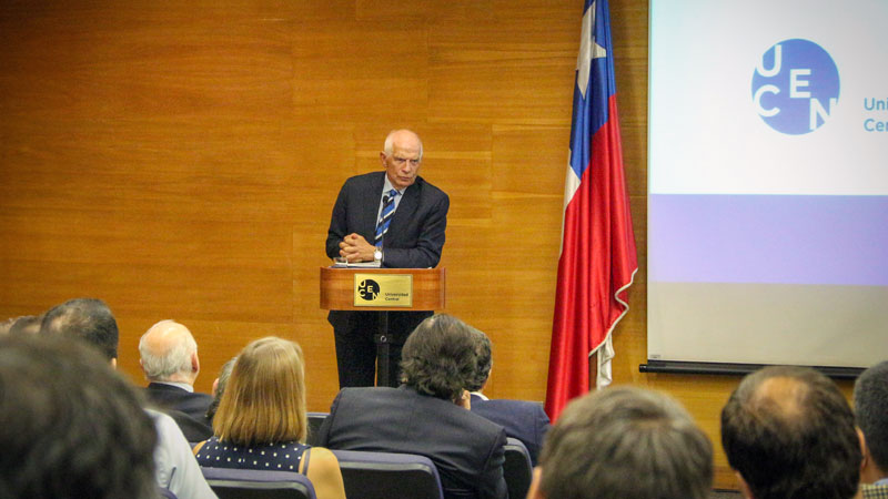 Josep Borrell inauguró el nuevo Centro Democracia y Opinión Pública de la UCEN